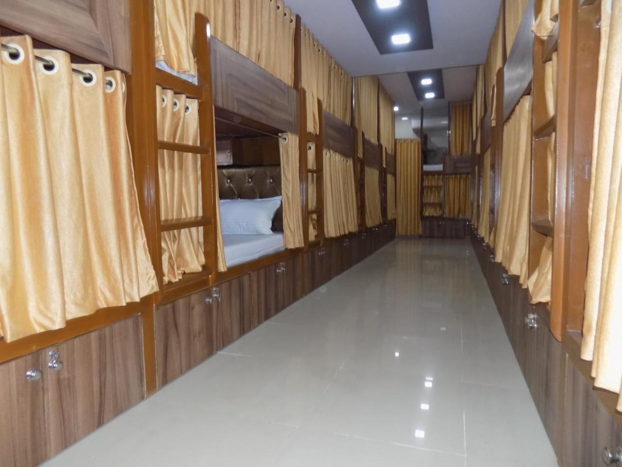 Metro Inn Dormitory Мумбаи Экстерьер фото