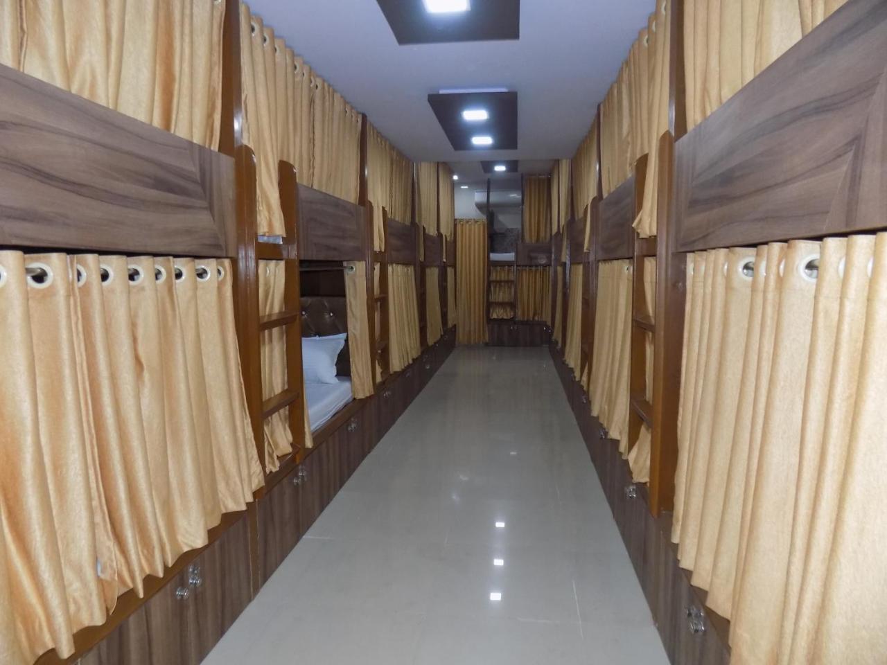 Metro Inn Dormitory Мумбаи Экстерьер фото
