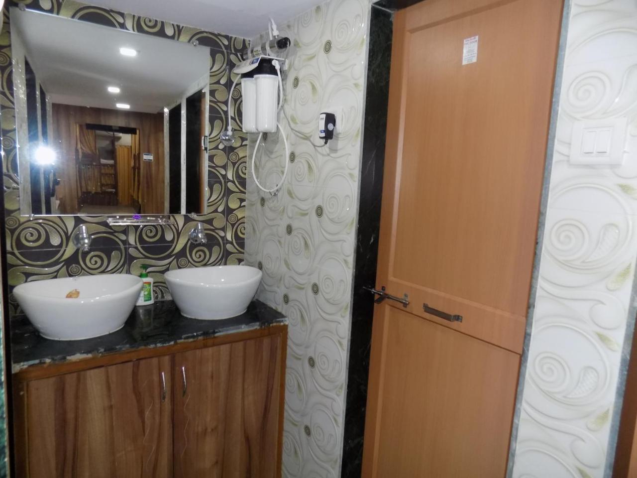 Metro Inn Dormitory Мумбаи Экстерьер фото